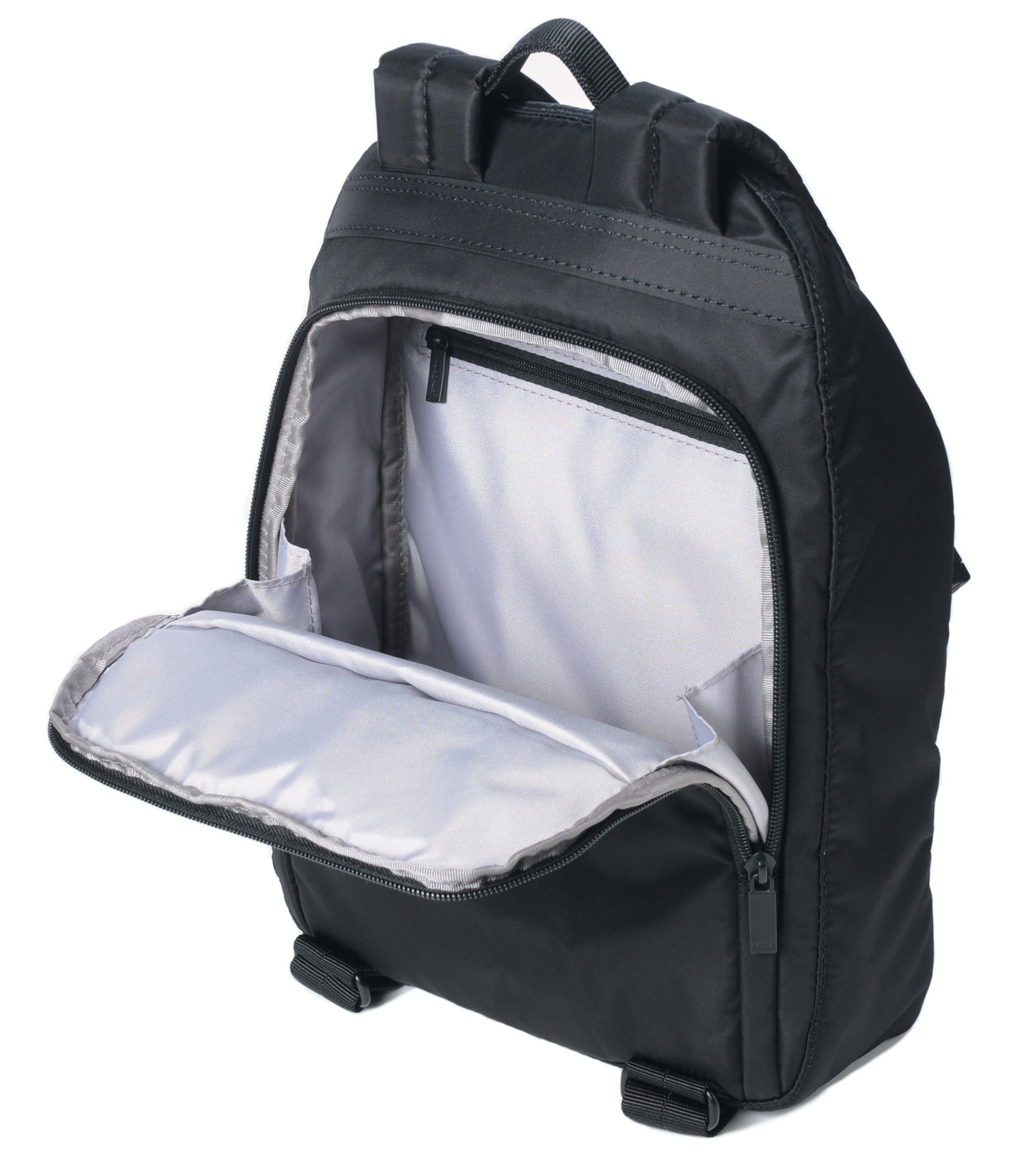 Main compartment with one zipped compartment