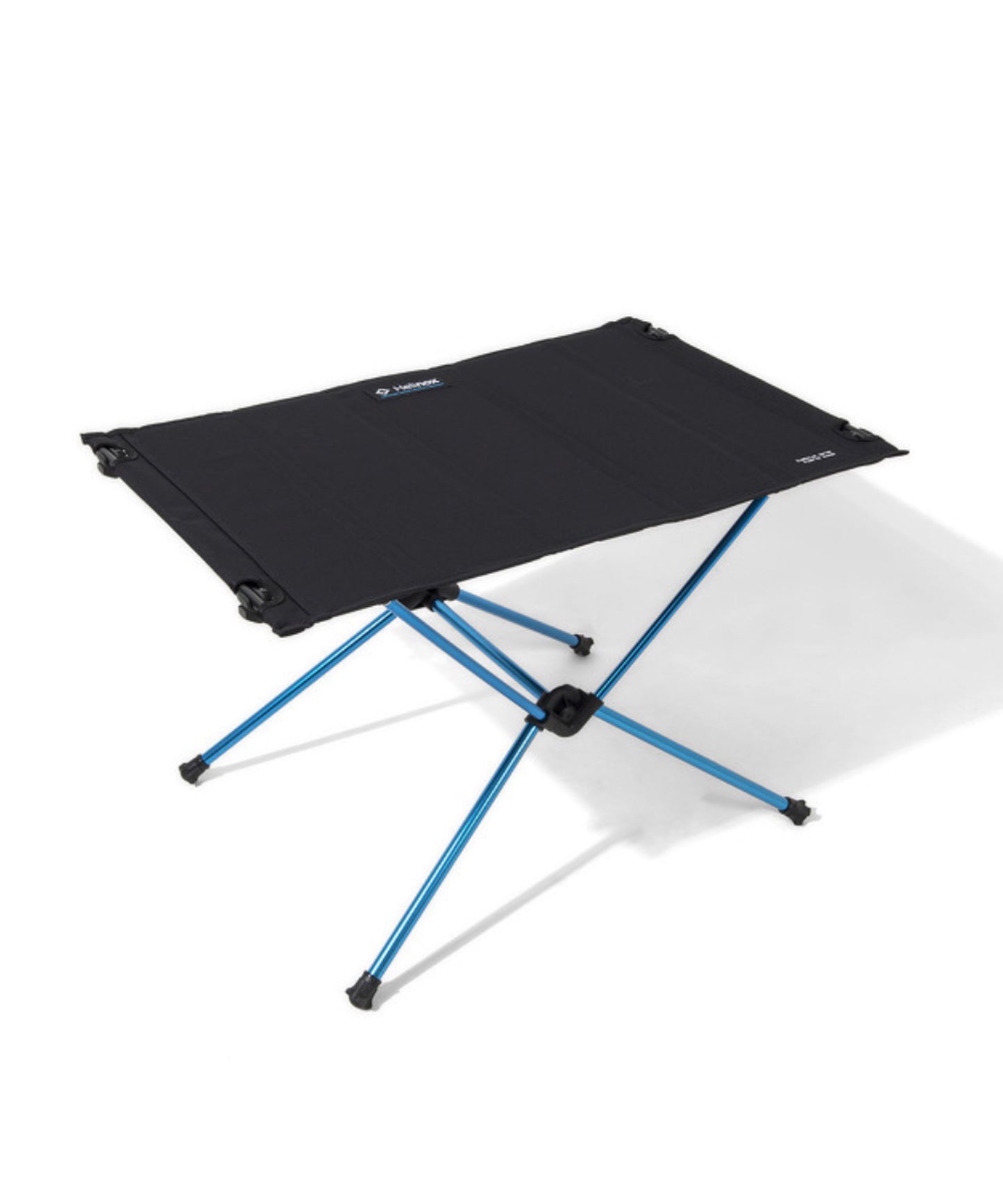 At less than one kilogram, Table One Hard Top is the perfect portable table for work or leisure