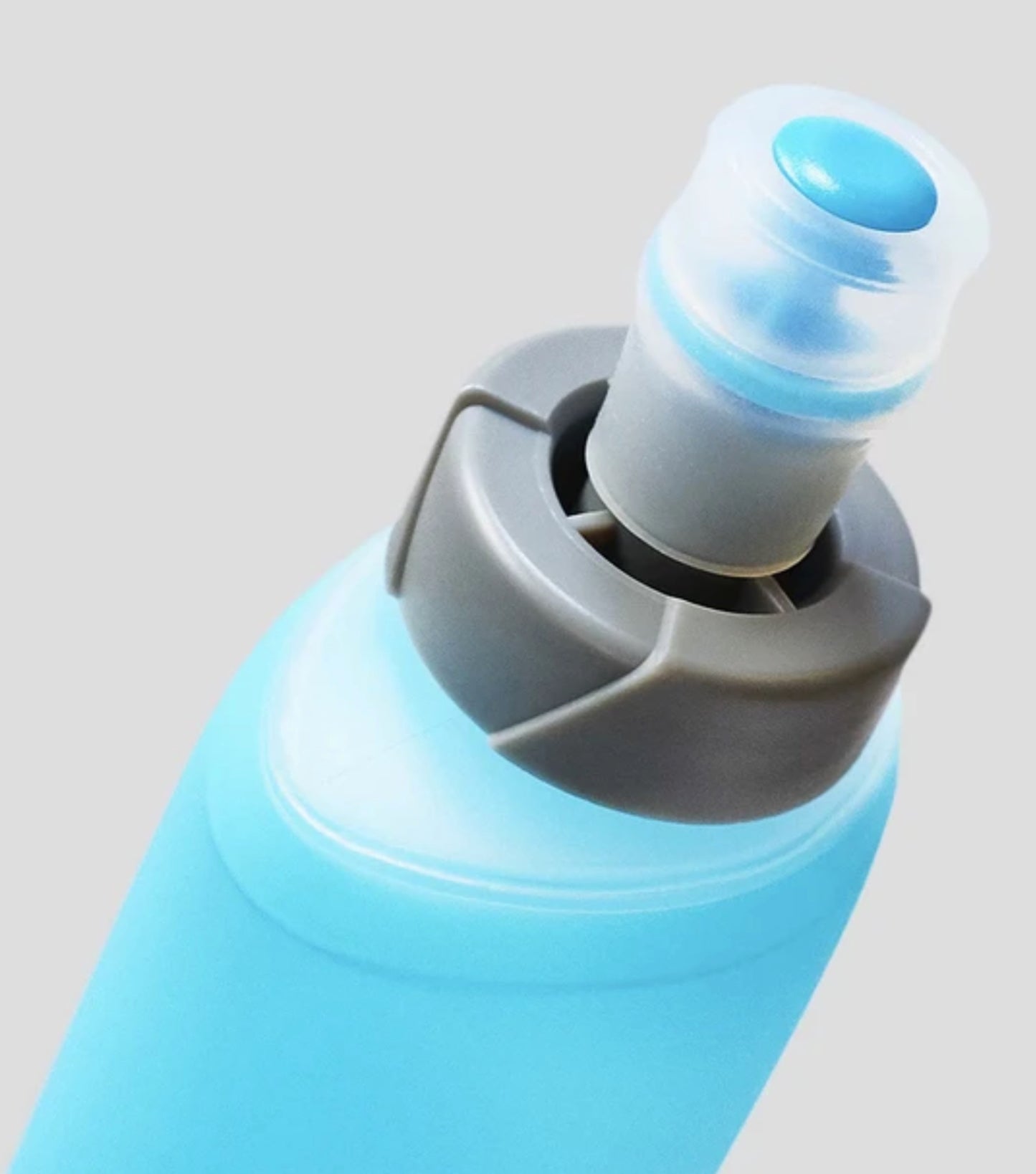 Soft, high-flow bite valve auto-seals after each sip, eliminating annoying drips