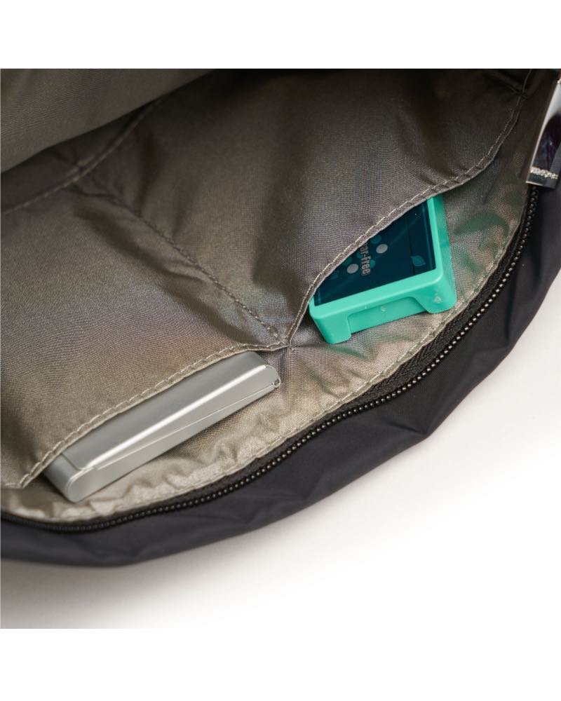 Main compartment has two open slip pockets