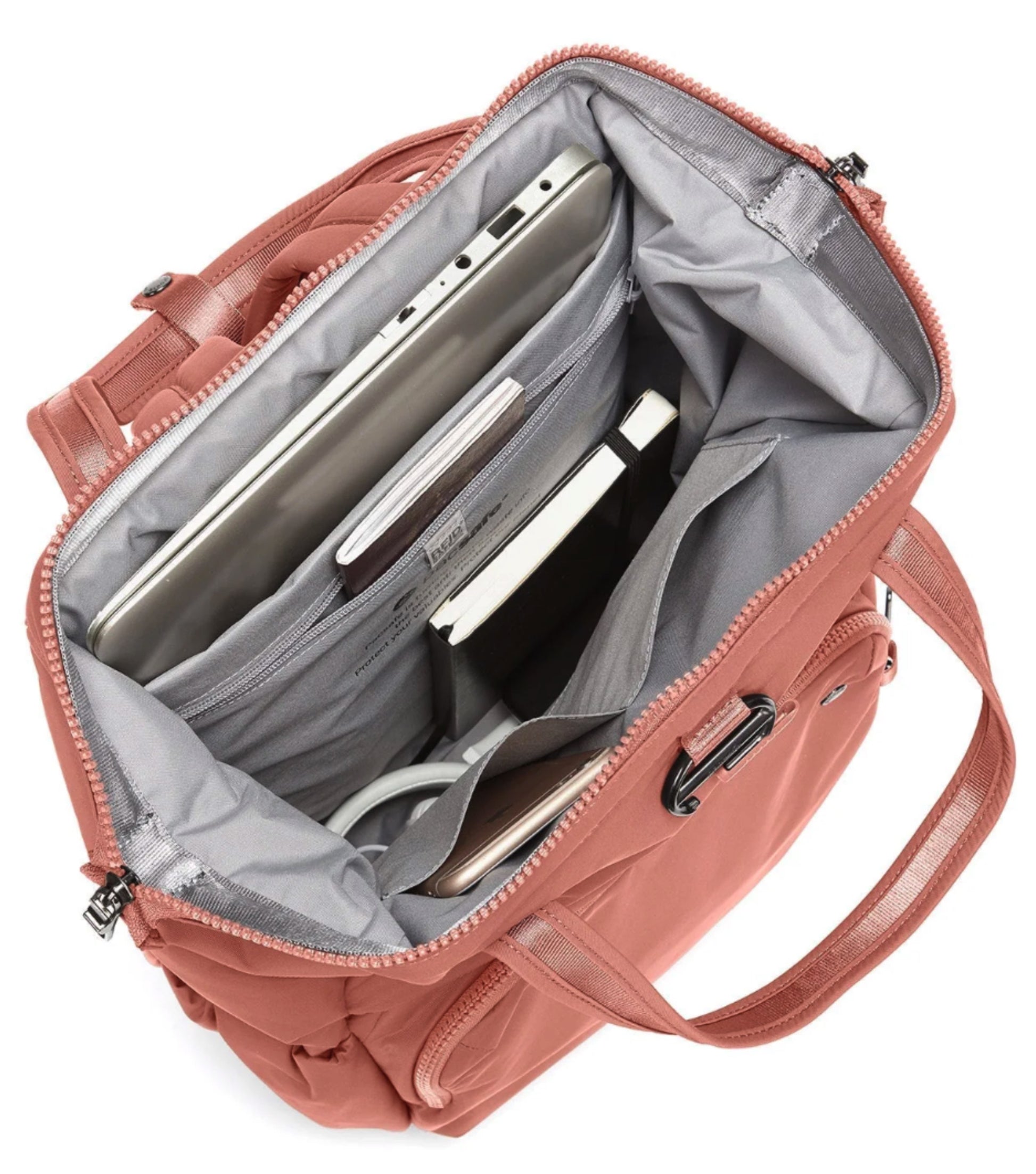 Internal pockets to keep your gear organised