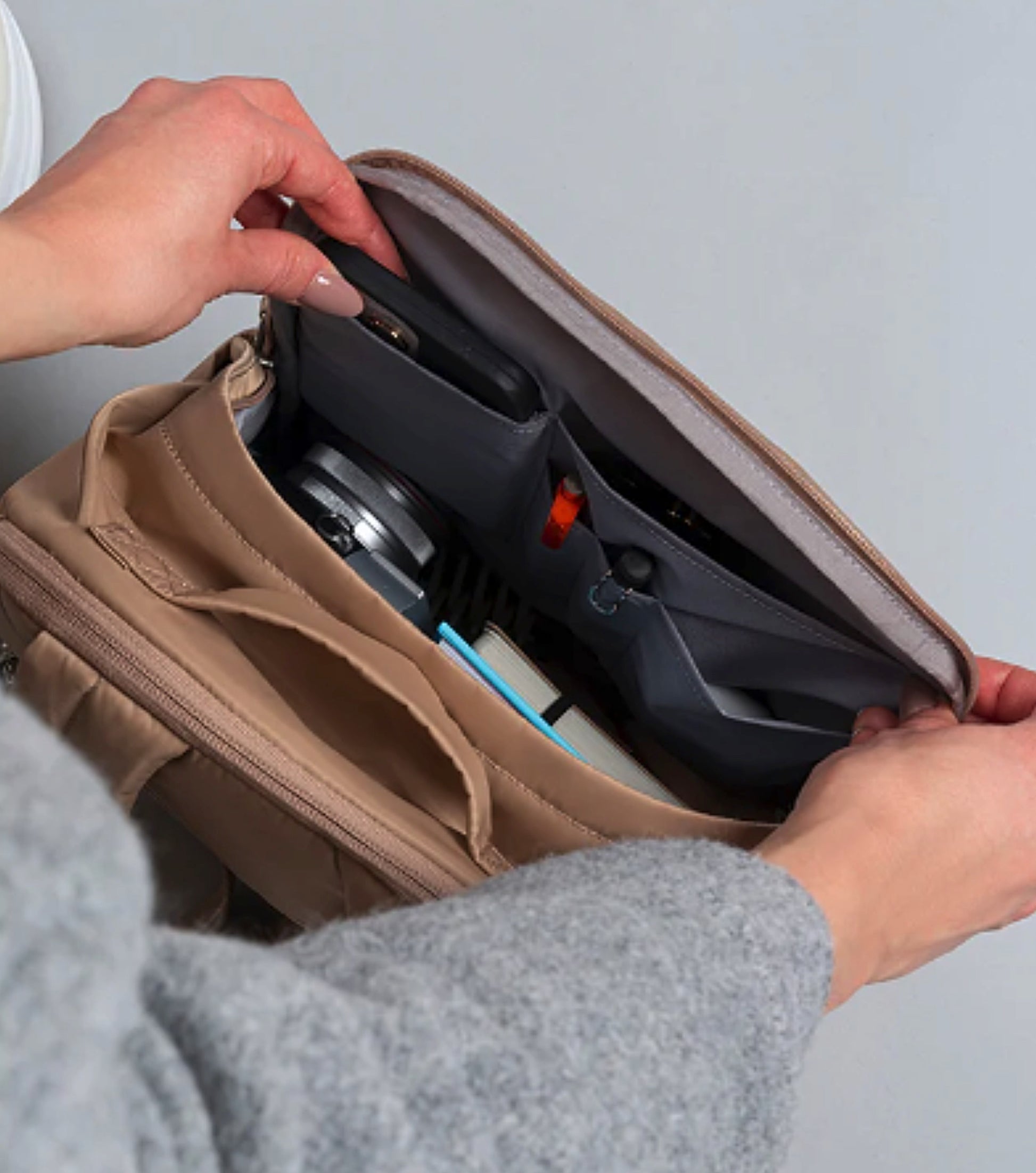 Internal pockets, including a designated phone pocket and pen pocket, allow for easy storage and organisation