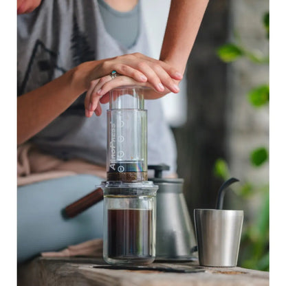 Air pressure quickly pushes the brew through the coffee bed and filter, removing grit and bitter tasting oils for an espresso-like richness