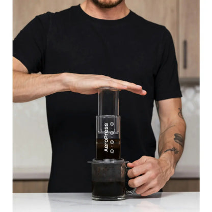 The unique plunge system uses gentle pressure to push water through the grinds, aerating and extracting only the purest, freshest flavours