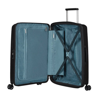 Internal pockets and fastening straps