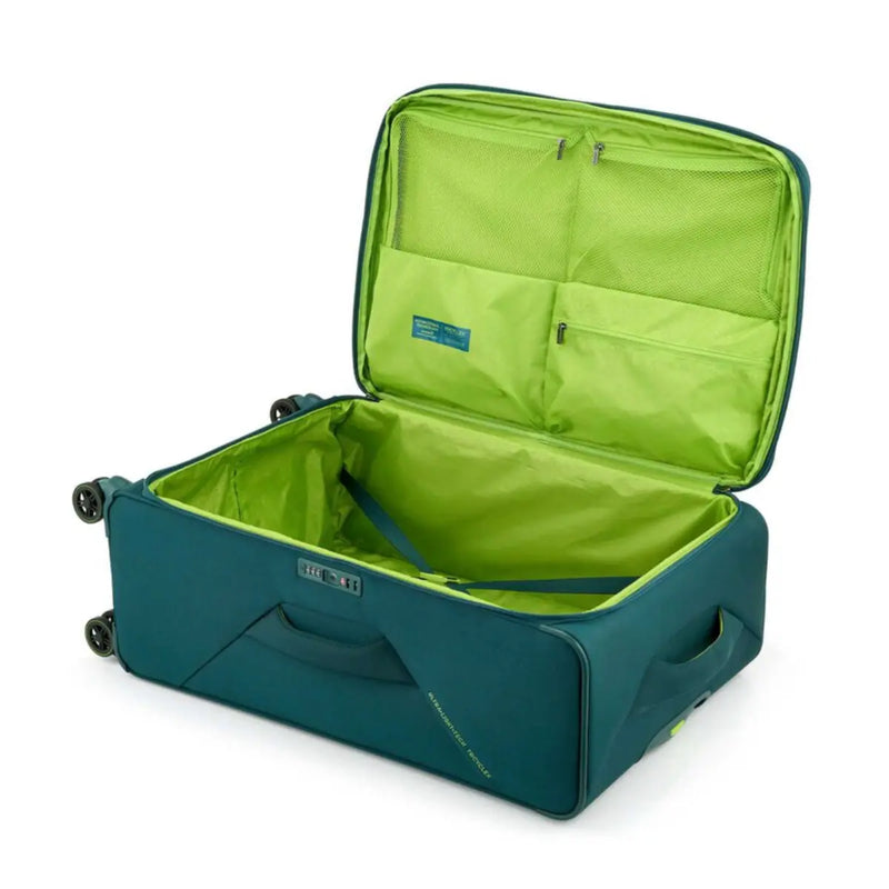 Internal pockets and elastic straps