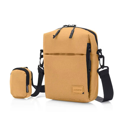 Detachable small pouch included