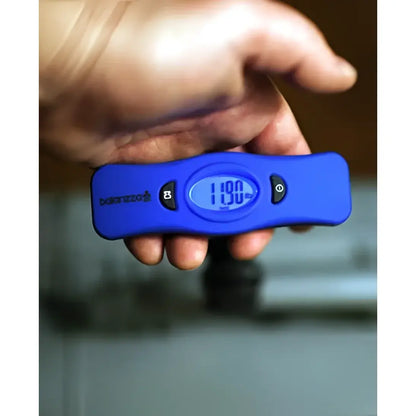 Switches easily from lbs to kgs