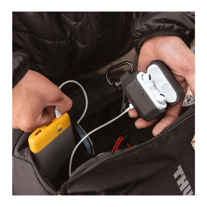 2x USB-A Quick Charge Out ports