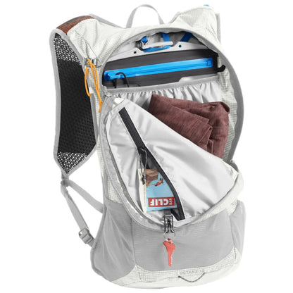 Ample space and compartments for easy access to all of your hydration, gear, and essentials