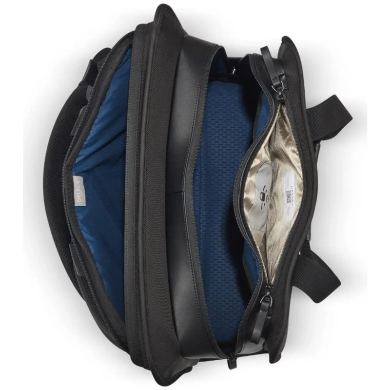 Two separate zipped compartments