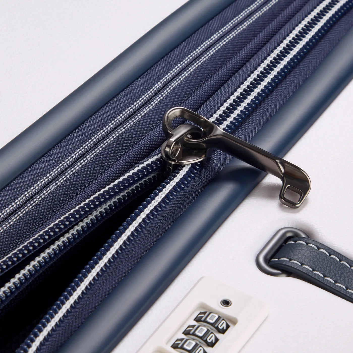 Delsey Cadence 76 cm 4-Wheel Expandable Suitcase - Ivory / Navy