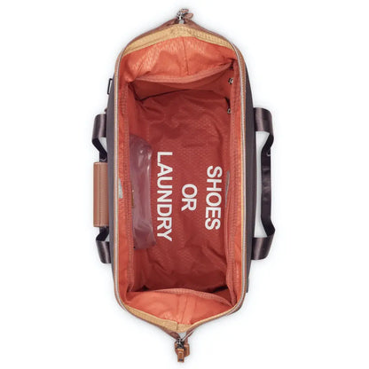 Large main opening with zip closure