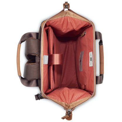 Large main opening with zip closure