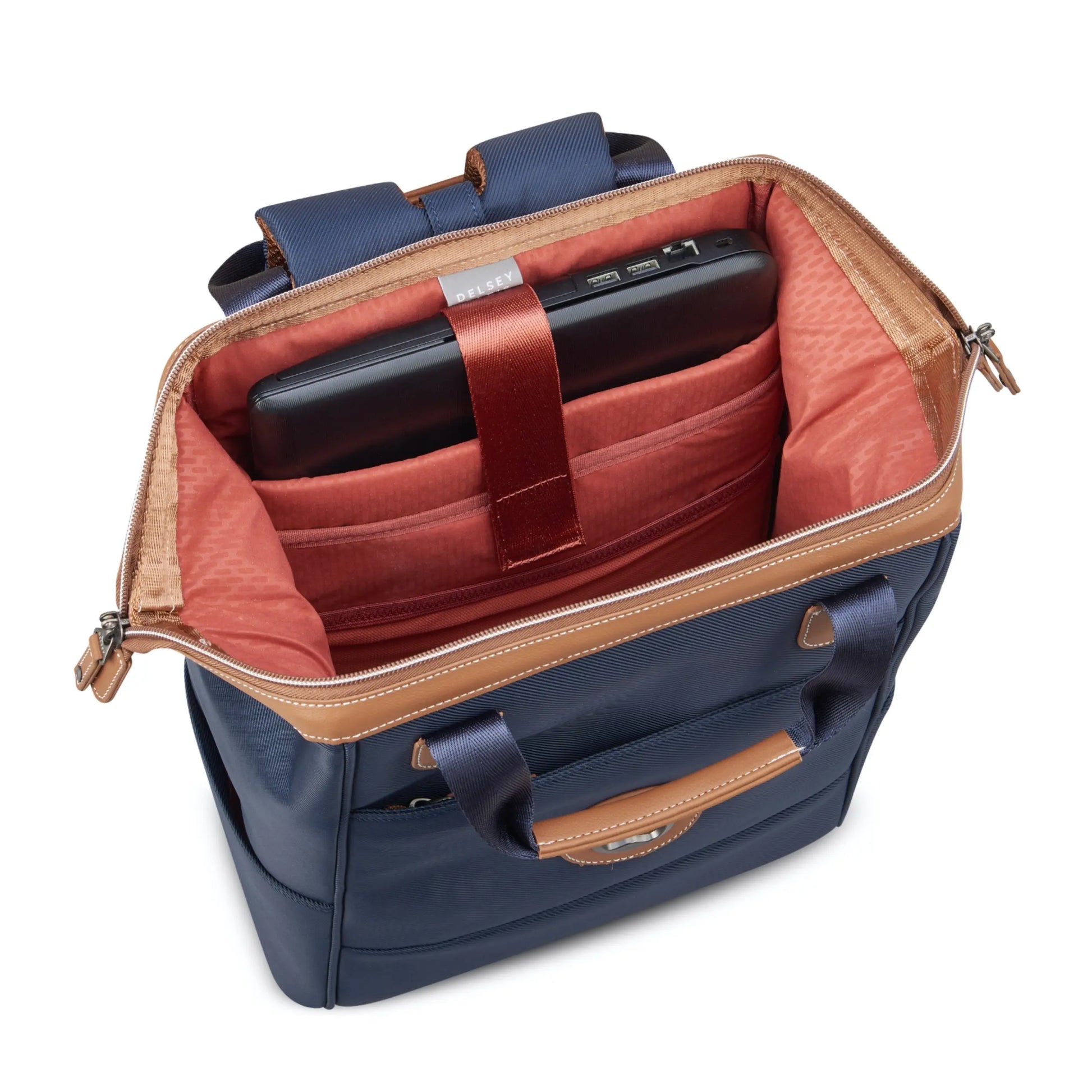 Padded 14" laptop and tablet compartment 