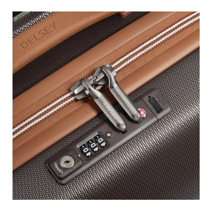 USB port integrated in lock with TSA