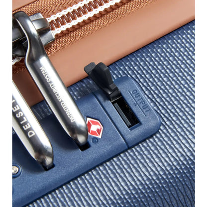 USB port integrated in lock with TSA