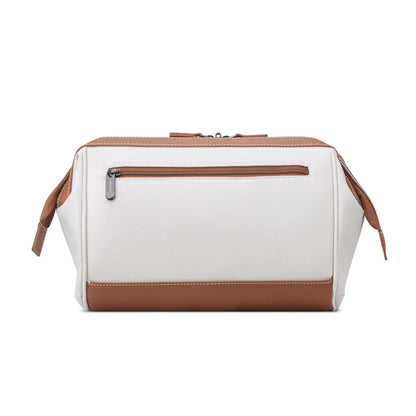 External zipped pocket