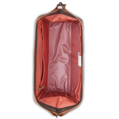 Large main opening with zip closure