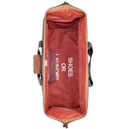 Large main opening with zip closure