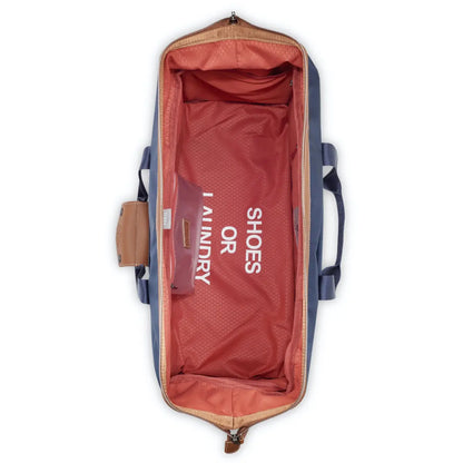 Large main opening with zip closure