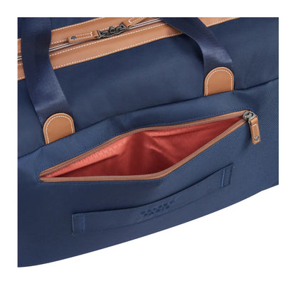 External zipped pocket