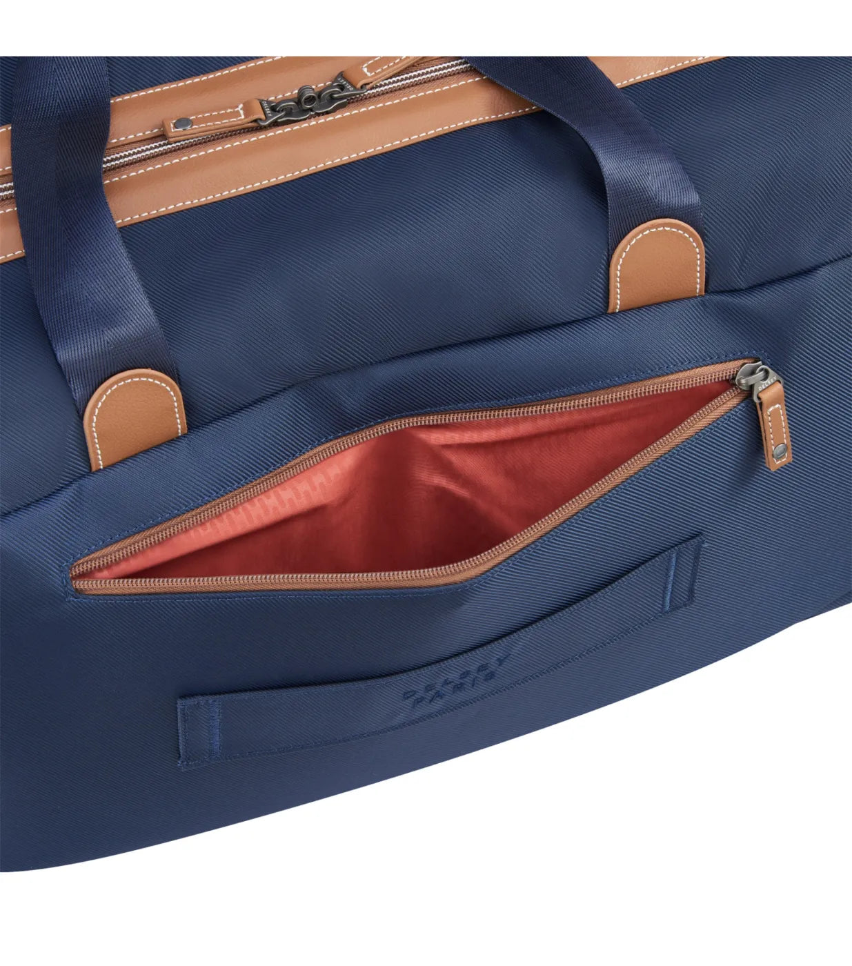 External zipped pocket