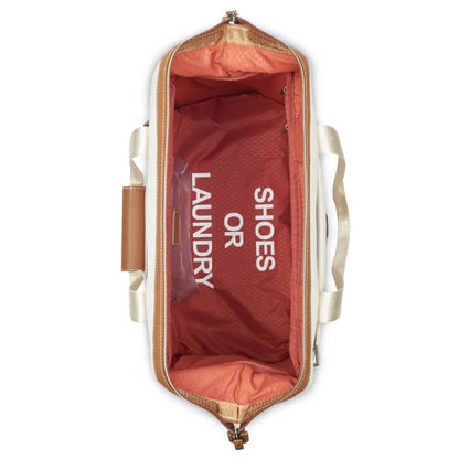 Large main opening with zip closure