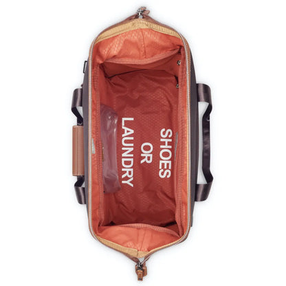 Large main opening with zip closure