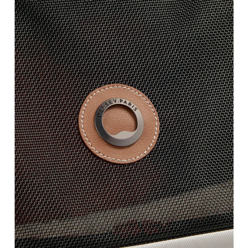 Mesh panels on two sides and on top, allow for adequate ventilation for your pet