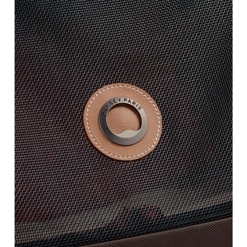 Mesh panels on two sides and on top, allow for adequate ventilation for your pet