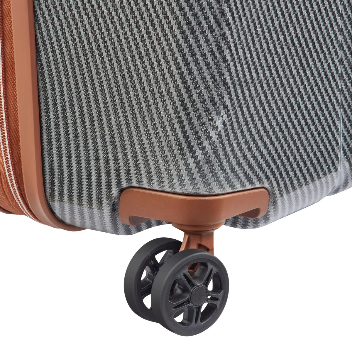 Delsey Helium Ultimate 70 cm 4-Wheel Expandable Suitcase - Silver