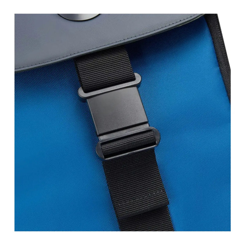 The SECURFLAP features a unique closure system! Simply press the two parts of the closure together from top to bottom and it closes with a click