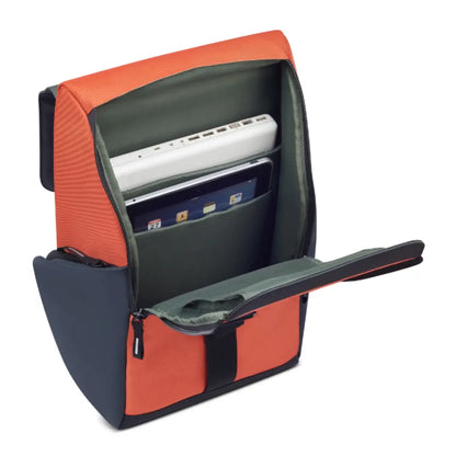 Laptop and tablet compartment at the rear of the bag