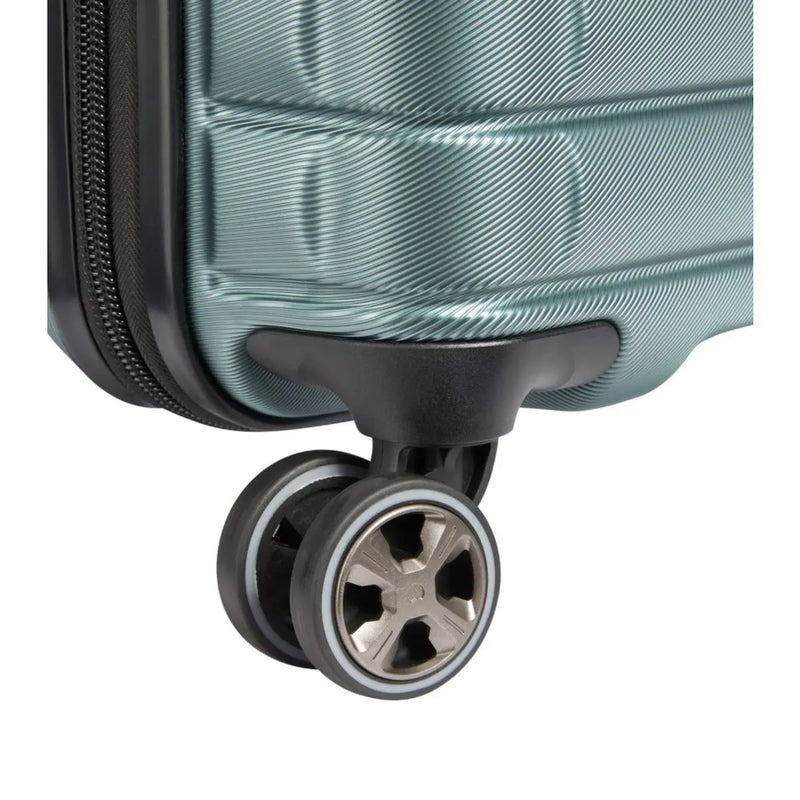 4 x multidirectional spinning wheels