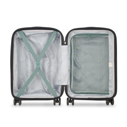 50/50 split packing with zippered internal pockets