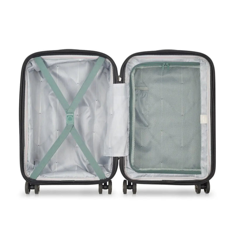 50/50 split packing with zippered internal pockets