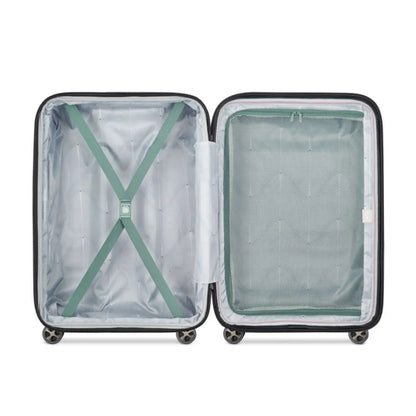 Lined compartment with 2 shoe pockets and 1 zippered pocket