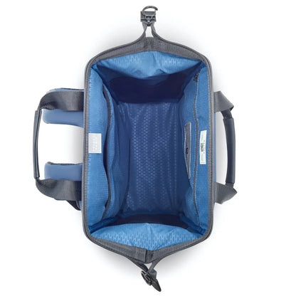 Large main opening with zip closure