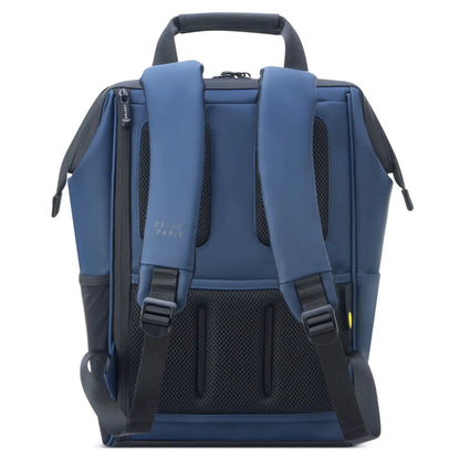 Rear zippered pocket