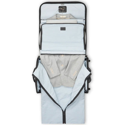 Hanger clamp secures garments 