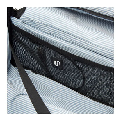 Integrated USB port (battery pack not included)