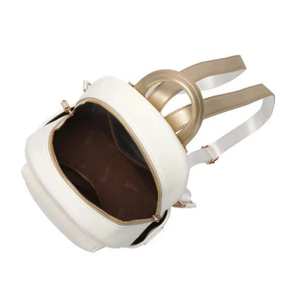 Large main compartment with internal pocket