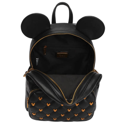 Large main compartment with internal pocket