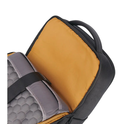 Rear compartment with padded pocket for tablet and laptop