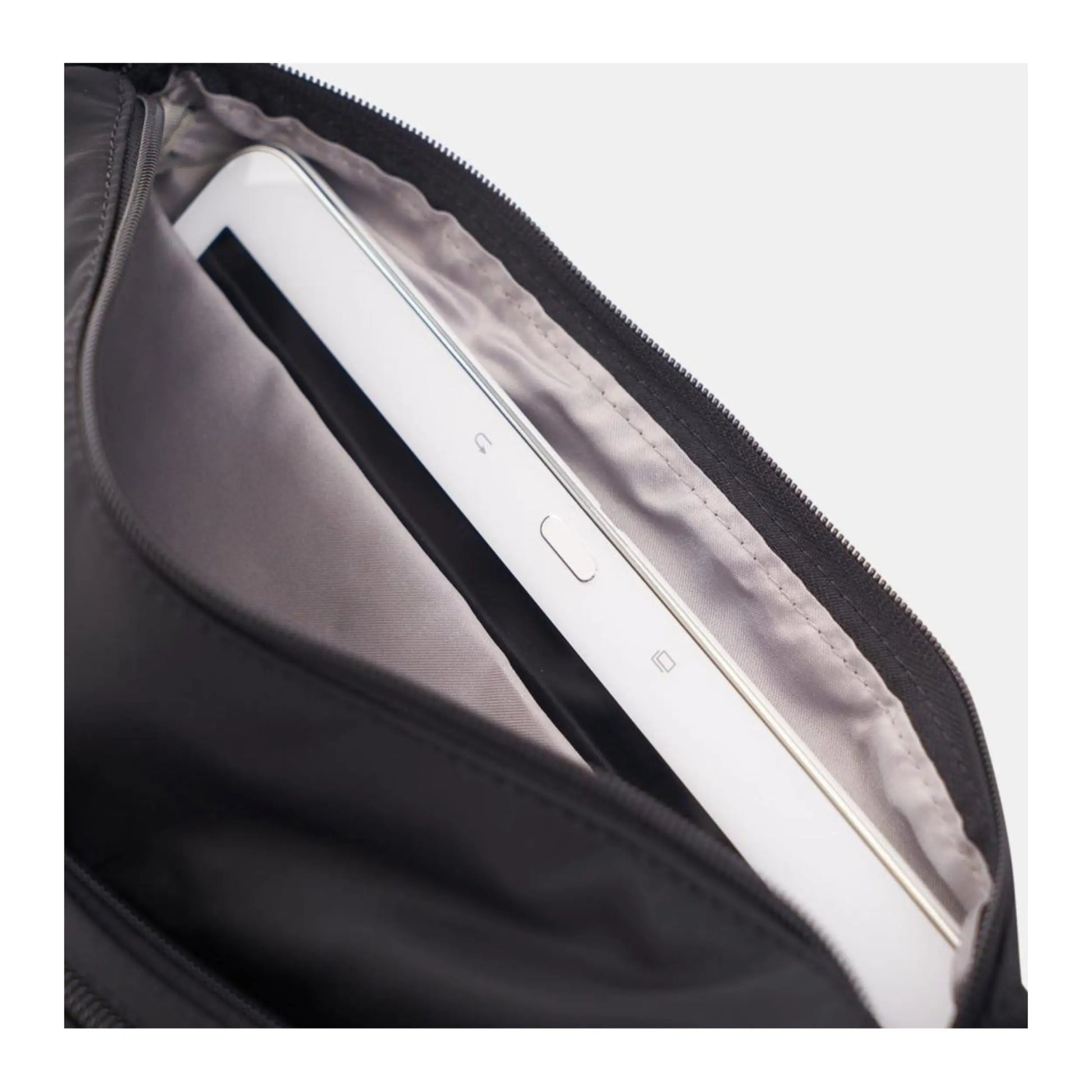 Hedgren : EYE - Medium Shoulder Bag with RFID Pocket - Black