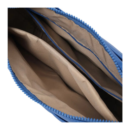 Main compartment with padded pocket for tablet