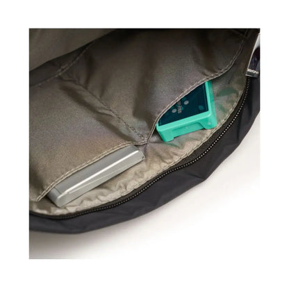 Main compartment has two open slip pockets