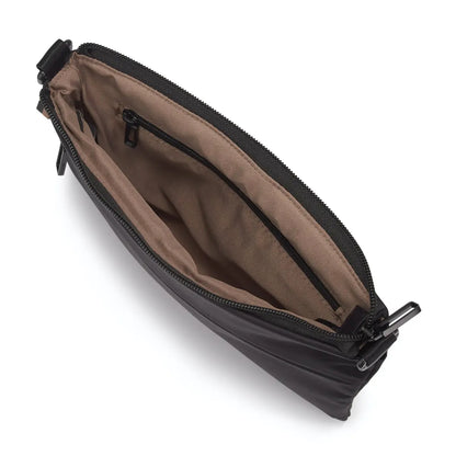 Main compartment has two open pockets and key hook inside