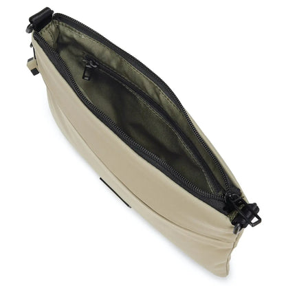 Main compartment has two open pockets and key hook inside